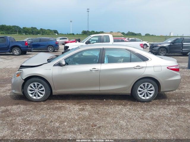 2015 Toyota Camry Hybrid Le მანქანა იყიდება აუქციონზე, vin: 4T1BD1FK2FU169896, აუქციონის ნომერი: 45868795