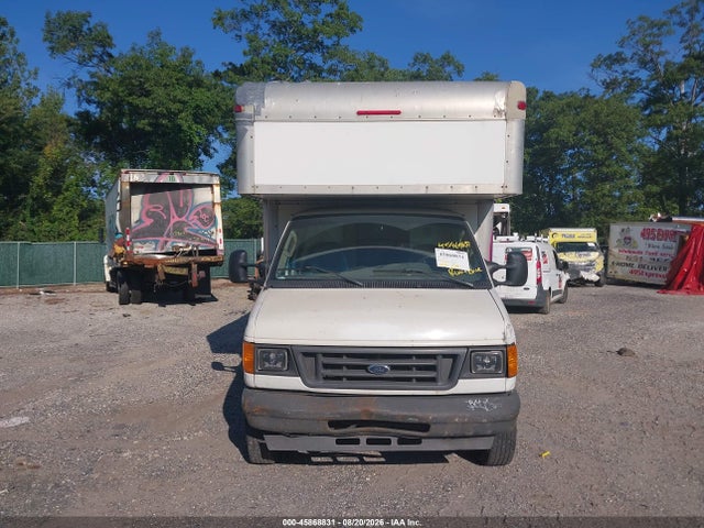 45868831 :رقم المزاد ، 1FDWE35LX5HA32328 vin ، 2005 Ford E-350 Cutaway Standard مزاد بيع