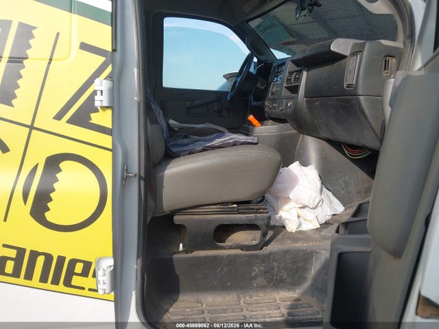Chevrolet Express 2500 Work Van 2018 1GCWGBFP7J1282543 Image 5