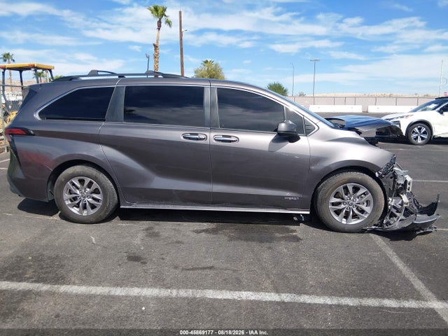 Toyota SIENNA XLE 2021 5TDJRKEC5MS031966 Image 13