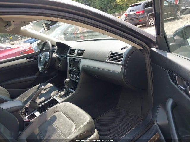 2012 Volkswagen Passat 2.5l Se მანქანა იყიდება აუქციონზე, vin: 1VWBP7A36CC031775, აუქციონის ნომერი: 45869677