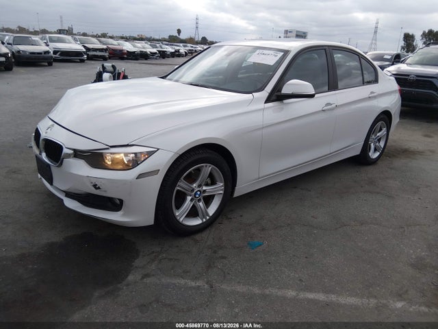 BMW 320i 2014 WBA3B1G53ENS79076 Image 2