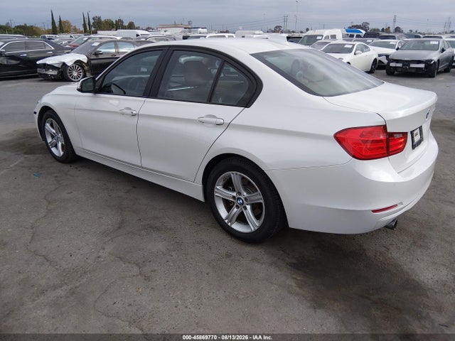 BMW 320i 2014 WBA3B1G53ENS79076 Image 3