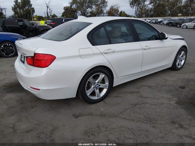 BMW 320i 2014 WBA3B1G53ENS79076 Image 4