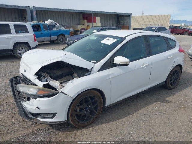 Ford FOCUS SE 2016 1FADP3K26GL311816 Image 2