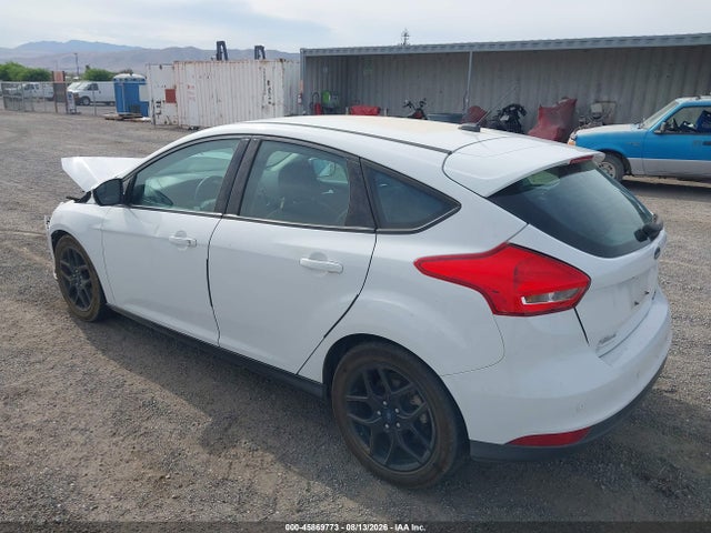 Ford FOCUS SE 2016 1FADP3K26GL311816 Image 3