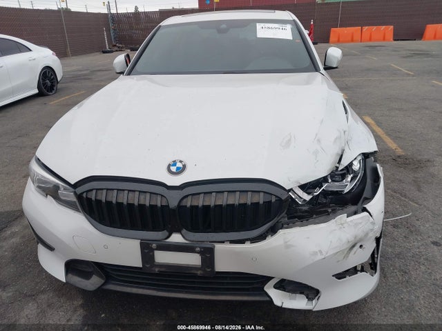 45869946 :رقم المزاد ، 3MW5P7J0XM8B55110 vin ، 2021 Bmw 330e مزاد بيع