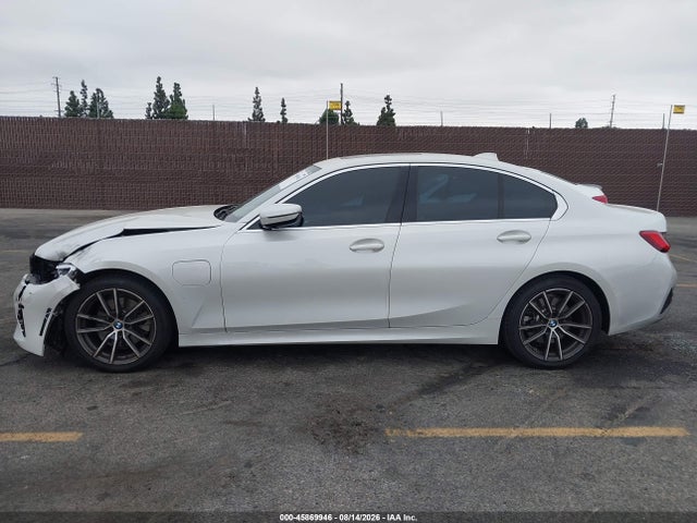 45869946 :رقم المزاد ، 3MW5P7J0XM8B55110 vin ، 2021 Bmw 330e مزاد بيع