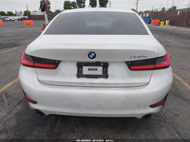 45869946 :رقم المزاد ، 3MW5P7J0XM8B55110 vin ، 2021 Bmw 330e مزاد بيع