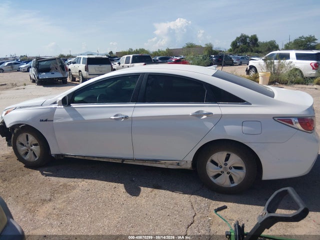 Hyundai SONATA HYBRID 2015 KMHEC4A44FA137902 Image 14