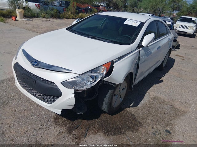 Hyundai SONATA HYBRID 2015 KMHEC4A44FA137902 Image 2