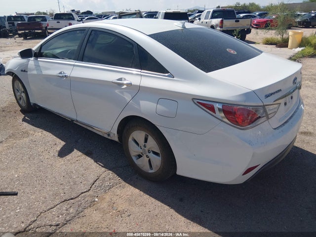 Hyundai SONATA HYBRID 2015 KMHEC4A44FA137902 Image 3