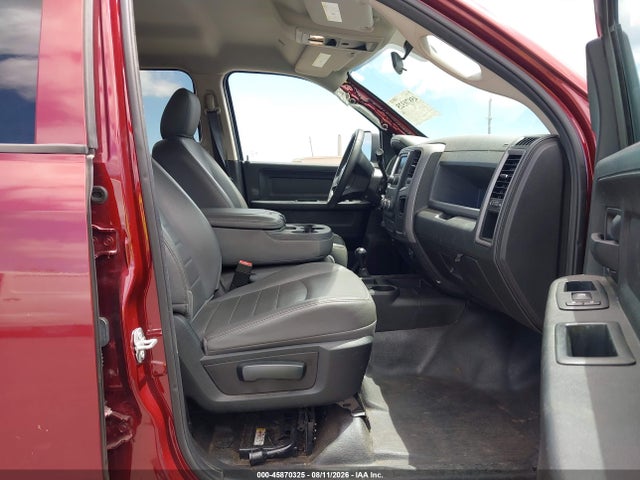 3C63R3GT2JG421548 RAM 3500 Tradesman 4x4 8&#039; Box