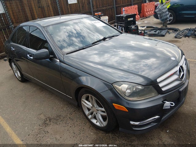 2013 Mercedes-benz C 300 Sport 4matic მანქანა იყიდება აუქციონზე, vin: WDDGF8AB1DG075627, აუქციონის ნომერი: 45870497