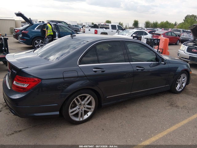 2013 Mercedes-benz C 300 Sport 4matic მანქანა იყიდება აუქციონზე, vin: WDDGF8AB1DG075627, აუქციონის ნომერი: 45870497