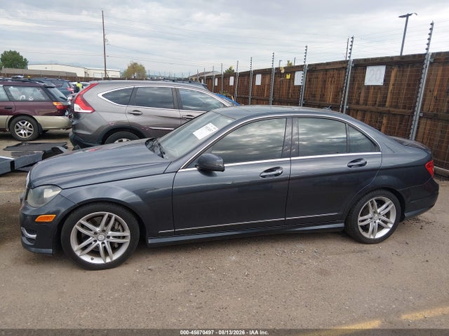2013 Mercedes-benz C 300 Sport 4matic მანქანა იყიდება აუქციონზე, vin: WDDGF8AB1DG075627, აუქციონის ნომერი: 45870497