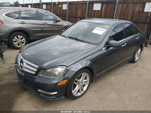 2013 Mercedes-benz C 300 Sport 4matic მანქანა იყიდება აუქციონზე, vin: WDDGF8AB1DG075627, აუქციონის ნომერი: 45870497