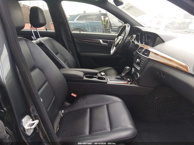 2013 Mercedes-benz C 300 Sport 4matic მანქანა იყიდება აუქციონზე, vin: WDDGF8AB1DG075627, აუქციონის ნომერი: 45870497