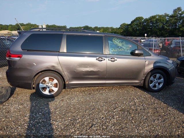 45870526 :رقم المزاد ، 5TDKK3DC6BS078324 vin ، 2011 Toyota Sienna Le V6 مزاد بيع