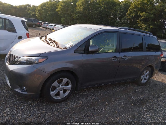 45870526 :رقم المزاد ، 5TDKK3DC6BS078324 vin ، 2011 Toyota Sienna Le V6 مزاد بيع