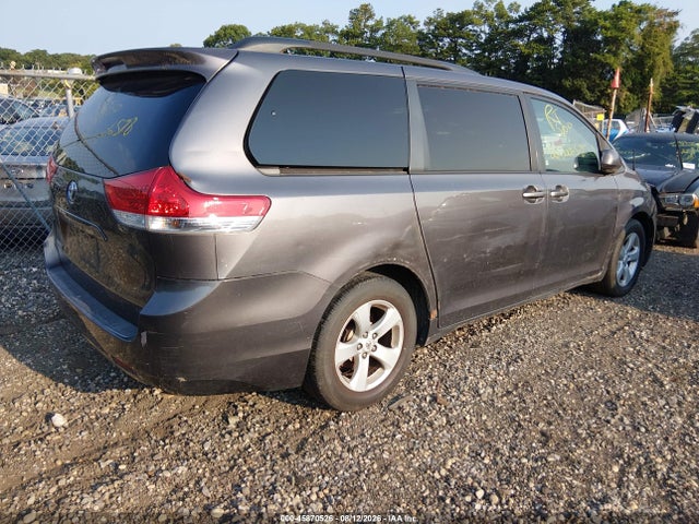 45870526 :رقم المزاد ، 5TDKK3DC6BS078324 vin ، 2011 Toyota Sienna Le V6 مزاد بيع