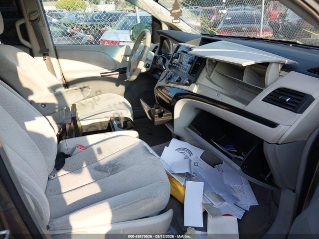 45870526 :رقم المزاد ، 5TDKK3DC6BS078324 vin ، 2011 Toyota Sienna Le V6 مزاد بيع