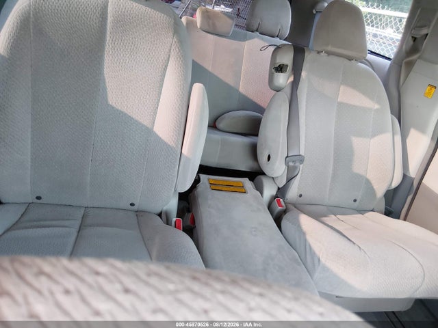 45870526 :رقم المزاد ، 5TDKK3DC6BS078324 vin ، 2011 Toyota Sienna Le V6 مزاد بيع