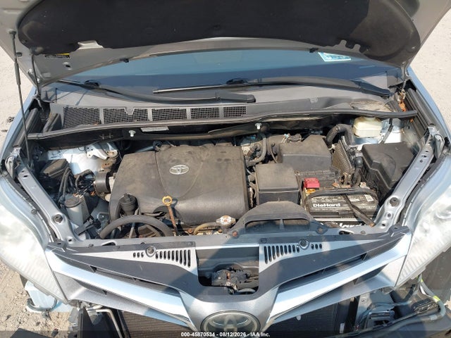 2018 Toyota Sienna Xle 8 Passenger მანქანა იყიდება აუქციონზე, vin: 5TDYZ3DC4JS952058, აუქციონის ნომერი: 45870534