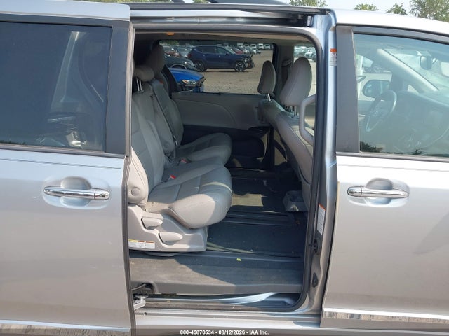 2018 Toyota Sienna Xle 8 Passenger მანქანა იყიდება აუქციონზე, vin: 5TDYZ3DC4JS952058, აუქციონის ნომერი: 45870534