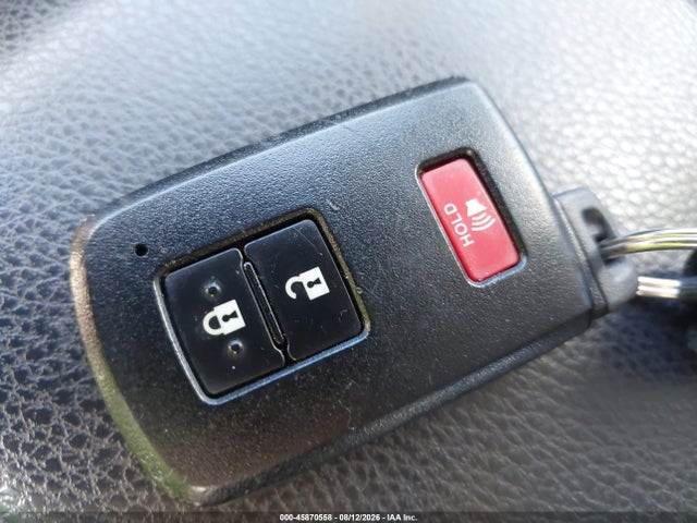 JTMRFREVXJJ726040 Toyota Rav4 Xle