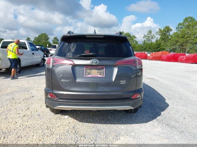 JTMRFREVXJJ726040 Toyota Rav4 Xle
