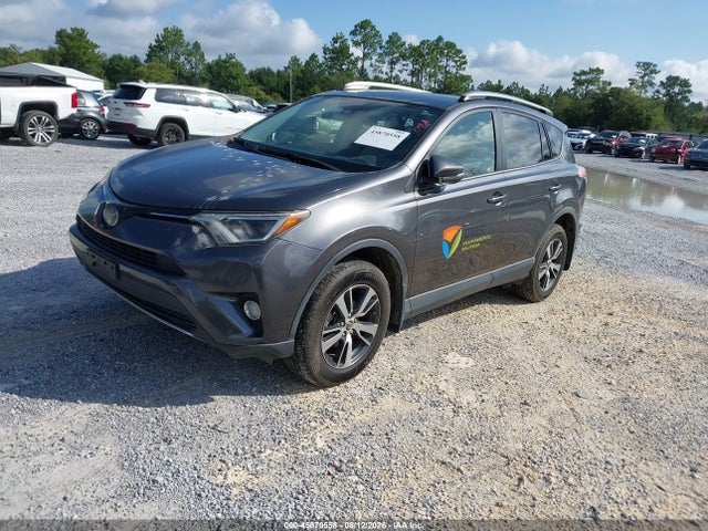JTMRFREVXJJ726040 Toyota Rav4 Xle