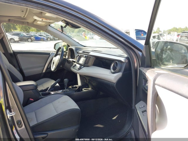 JTMRFREVXJJ726040 Toyota Rav4 Xle