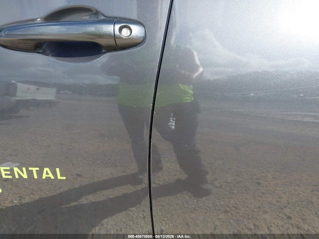 JTMRFREVXJJ726040 Toyota Rav4 Xle