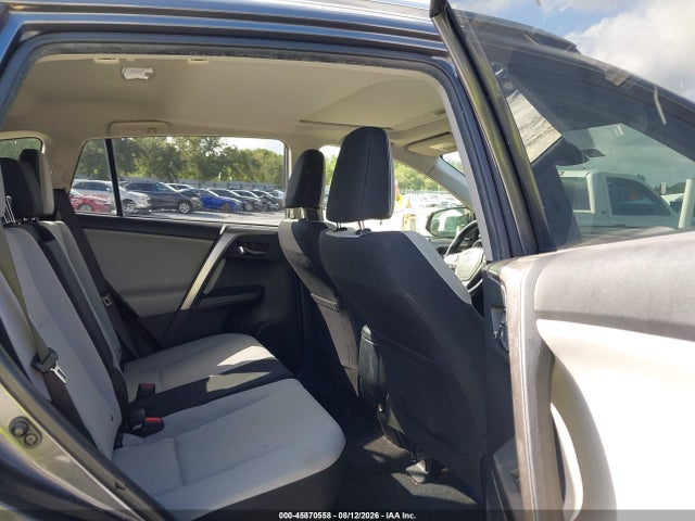 JTMRFREVXJJ726040 Toyota Rav4 Xle