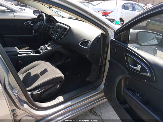Chrysler 200 Limited 2015 1C3CCCAB0FN611409 Image 5
