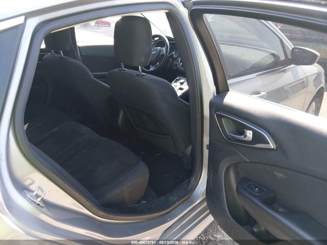 Chrysler 200 Limited 2015 1C3CCCAB0FN611409 Image 8