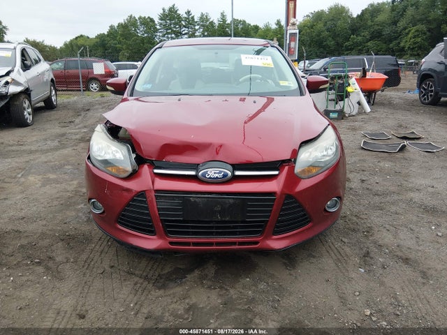 45871451 :رقم المزاد ، 1FADP3N28DL305099 vin ، 2013 Ford Focus Titanium مزاد بيع