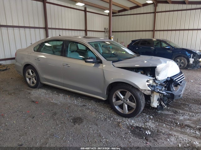 2013 Volkswagen Passat 2.5l Se მანქანა იყიდება აუქციონზე, vin: 1VWBH7A33DC087364, აუქციონის ნომერი: 45871475