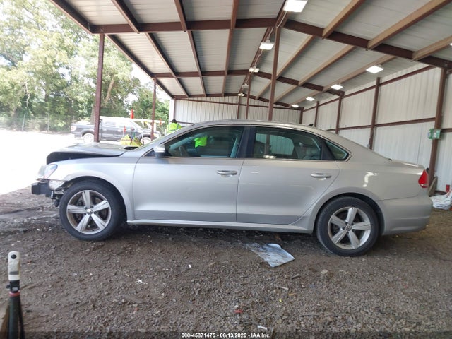 2013 Volkswagen Passat 2.5l Se მანქანა იყიდება აუქციონზე, vin: 1VWBH7A33DC087364, აუქციონის ნომერი: 45871475