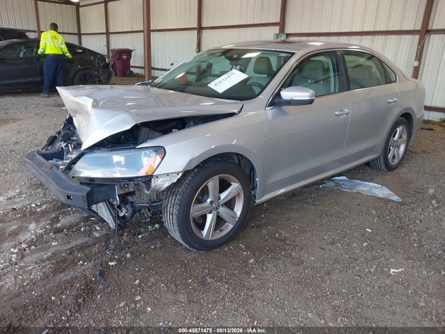 2013 Volkswagen Passat 2.5l Se მანქანა იყიდება აუქციონზე, vin: 1VWBH7A33DC087364, აუქციონის ნომერი: 45871475