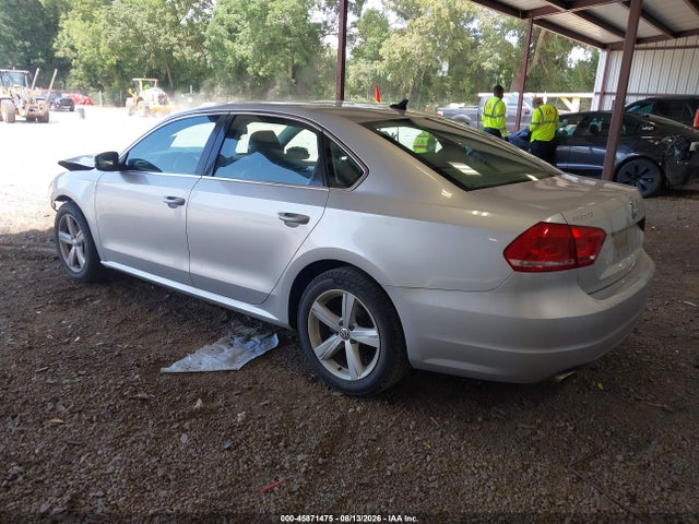2013 Volkswagen Passat 2.5l Se მანქანა იყიდება აუქციონზე, vin: 1VWBH7A33DC087364, აუქციონის ნომერი: 45871475