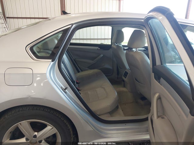 2013 Volkswagen Passat 2.5l Se მანქანა იყიდება აუქციონზე, vin: 1VWBH7A33DC087364, აუქციონის ნომერი: 45871475