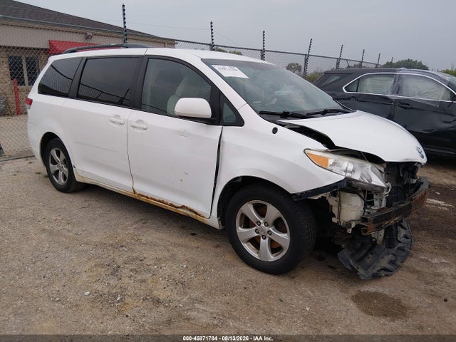 2013 Toyota Sienna Le V6 8 Passenger მანქანა იყიდება აუქციონზე, vin: 5TDKK3DC7DS298672, აუქციონის ნომერი: 45871784