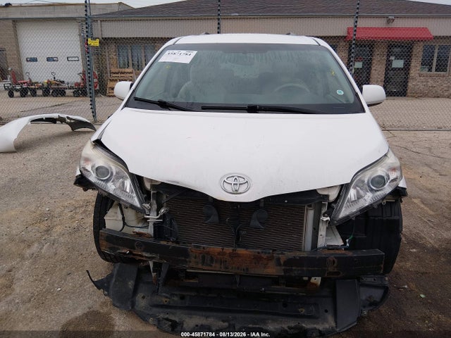 2013 Toyota Sienna Le V6 8 Passenger მანქანა იყიდება აუქციონზე, vin: 5TDKK3DC7DS298672, აუქციონის ნომერი: 45871784