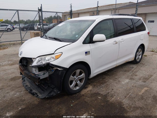 2013 Toyota Sienna Le V6 8 Passenger მანქანა იყიდება აუქციონზე, vin: 5TDKK3DC7DS298672, აუქციონის ნომერი: 45871784