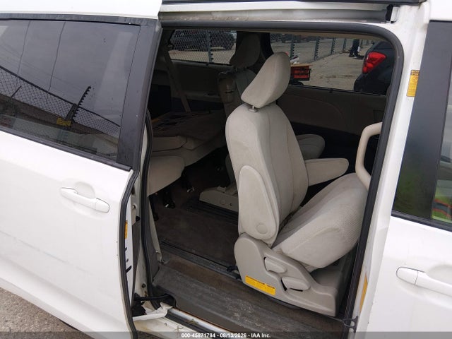 2013 Toyota Sienna Le V6 8 Passenger მანქანა იყიდება აუქციონზე, vin: 5TDKK3DC7DS298672, აუქციონის ნომერი: 45871784