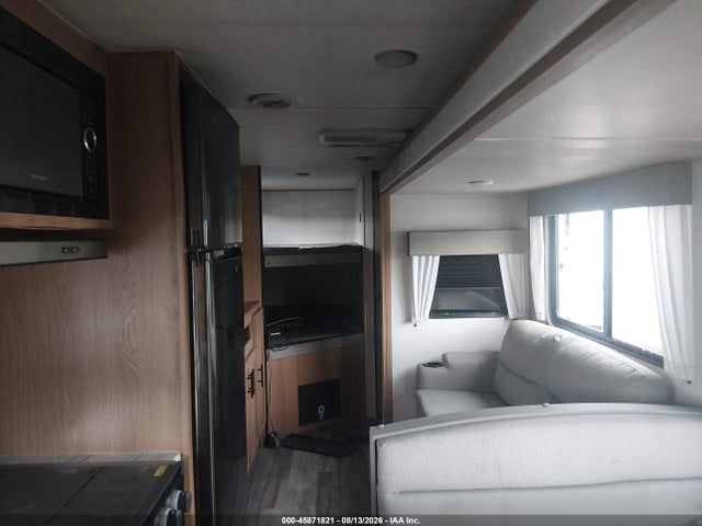 Продаж на аукціоні авто 2022 Forest River Avenger, vin: 5ZT2AVSB3NB935010, номер лоту: 45871821