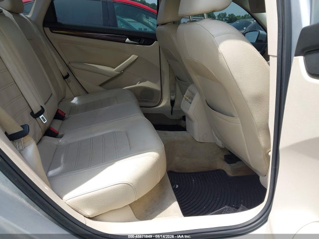 45871849 :رقم المزاد ، 1VWCH7A38CC075942 vin ، 2012 Volkswagen Passat 2.5l Sel مزاد بيع