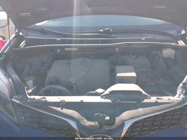 5TDXZ3DC2JS906630 Toyota Sienna Se Premium 8 Passenger